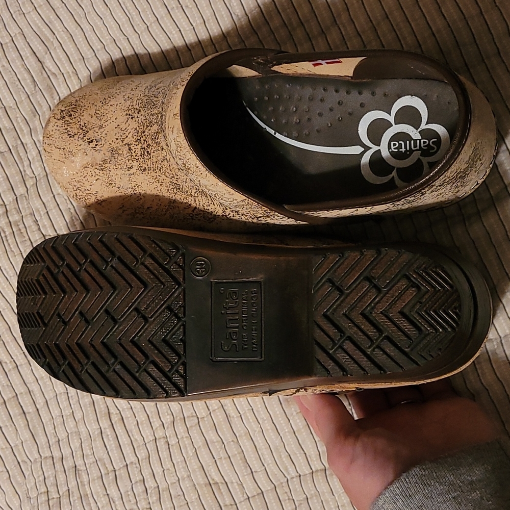 Clogs
